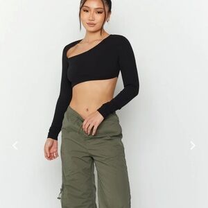 NWT BEGINNING BOUTIQUE Sariah Long Sleeve Asymmetric Collar Crop Top Y2K size 8